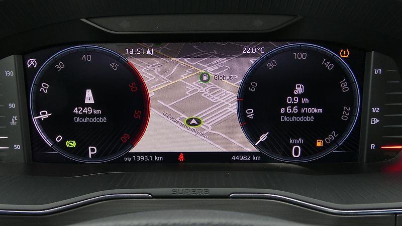 Škoda Superb Combi 2,0 TDI DSG Style - fotka 14 z 24