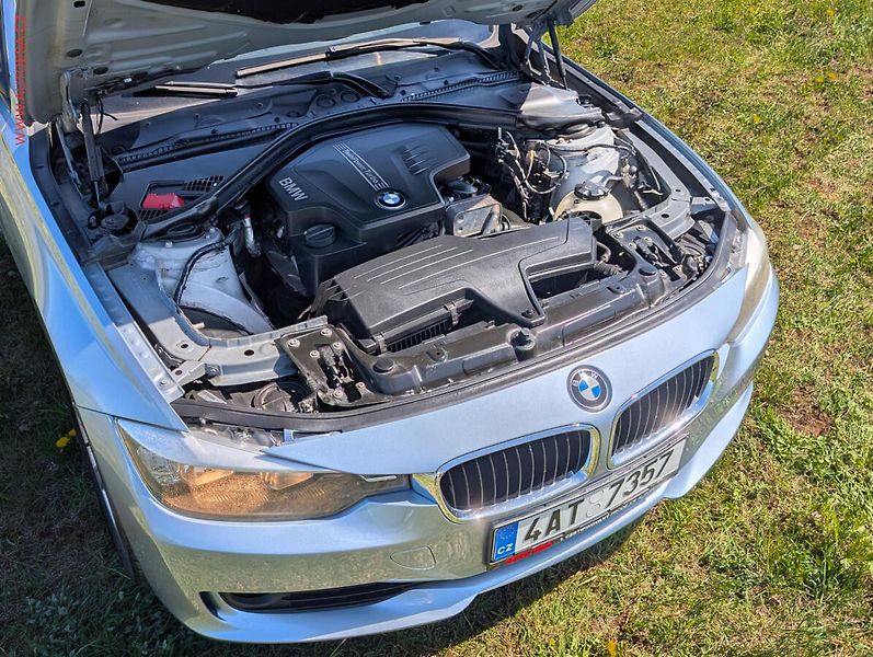 BMW Řada 3 (2012) 2.0 i 328i, AC, TZ, navi - fotka 14 z 14