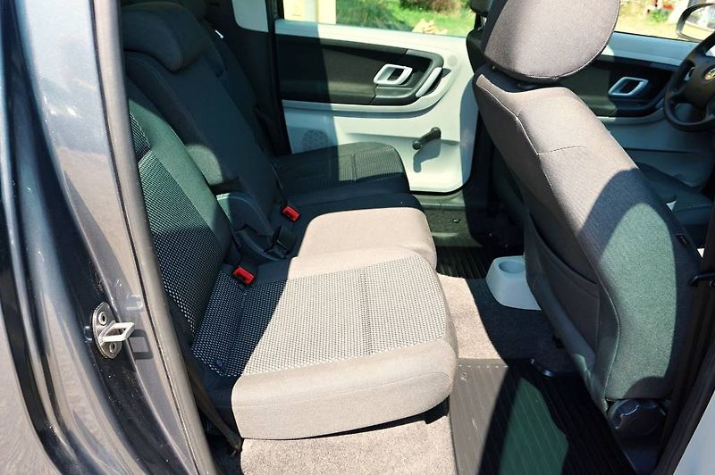 Škoda Roomster (2007) SCOUT 1,6 16V 77 kW - fotka 14 z 36