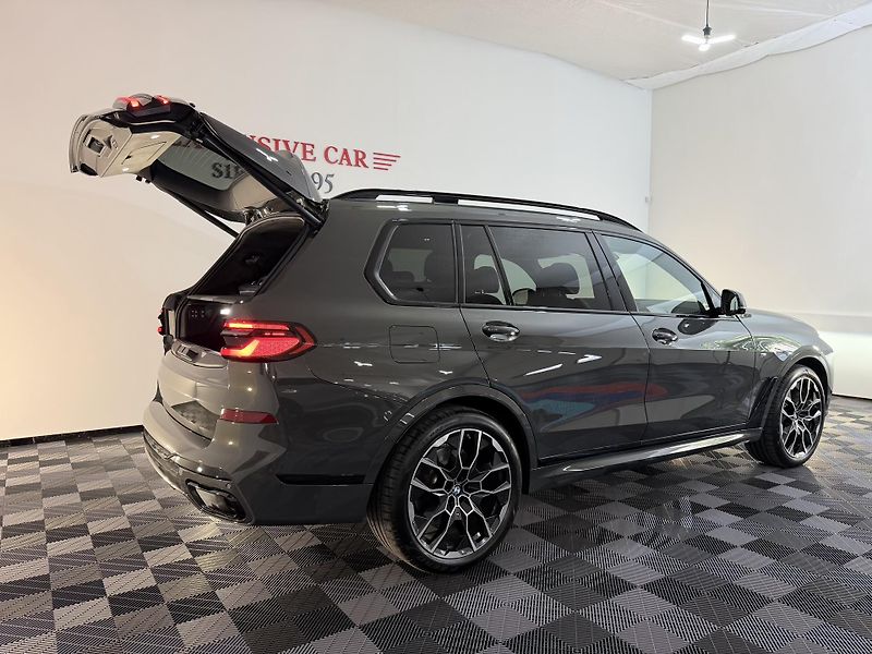 BMW X7 BMW X7 xDrive40d M-Sport  - fotka 45 z 50