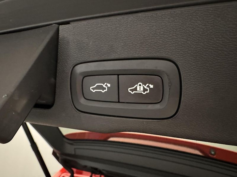 Volvo XC60 B4 INSCRIPTION CZ REZERVACE - fotka 24 z 44