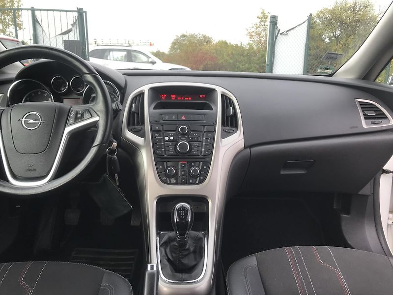 Opel Astra 1.4i 74 KW,KLIMA ,TEMPOMAT.... - fotka 12 z 16