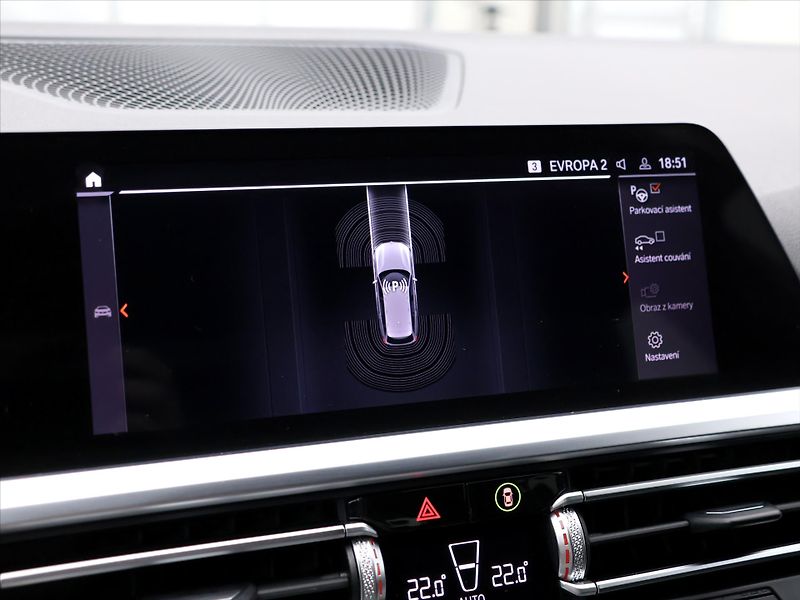 BMW Řada 3 2,0 320d 140kW xDrive M Paket - fotka 25 z 38