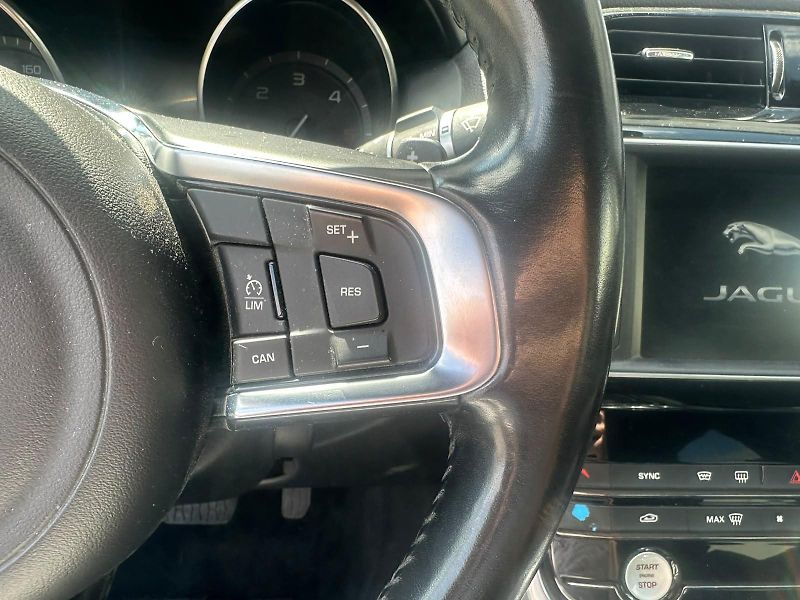 Jaguar XE (2016) 2.0D, 120KW, R SPORT, ROZVODY - fotka 17 z 27