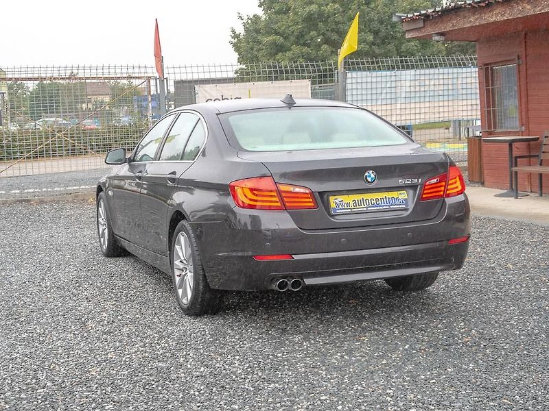 BMW Řada 5 (2010) 3.0i mat – NAVI - fotka 7 z 49