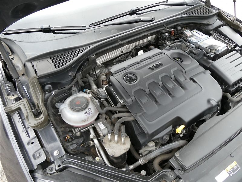 Škoda Superb 1,6 TDi 88kW DPH 2x kola - fotka 33 z 35