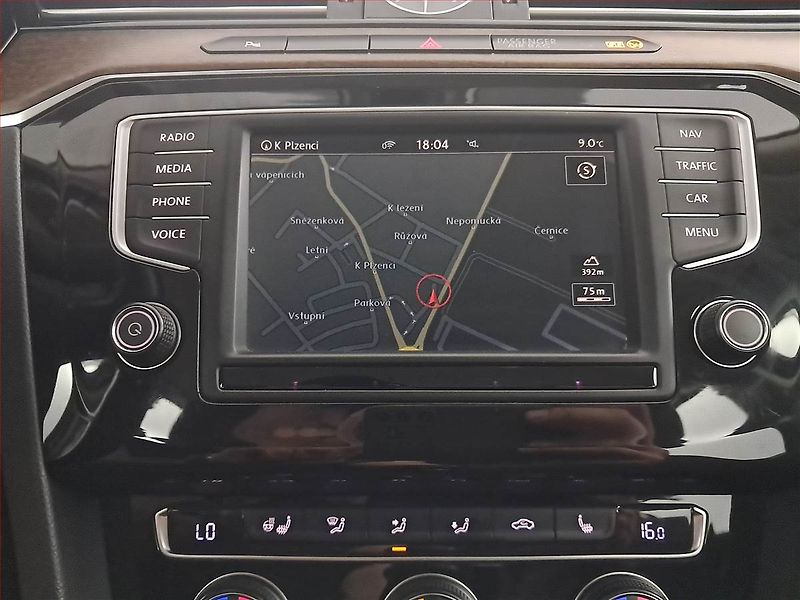 Volkswagen Passat (2016) Highline 2.0 TDI, Kůže, Navi - fotka 13 z 23