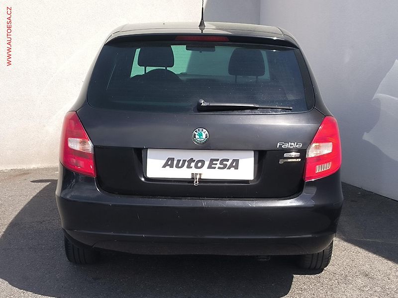 Škoda Fabia (2011) 1.6 TDi, ČR, Ambiente, AC - fotka 5 z 15