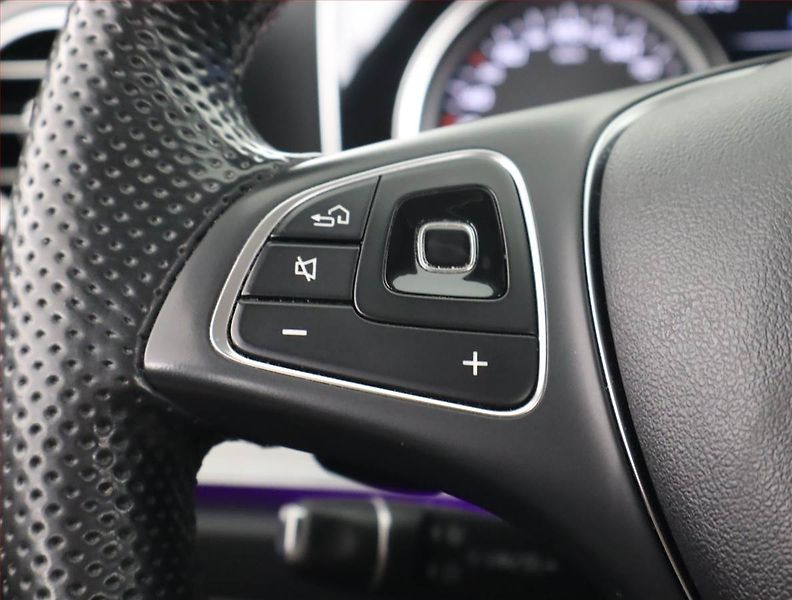 Mercedes-Benz Třídy E (2017) E 220 d, Automat, Kůže, Navi - fotka 19 z 26