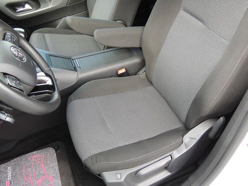 Toyota ProAce City Verso (2023) 1.2T,81kw,Family,7míst,1maj.ČR - fotka 43 z 76