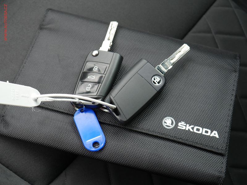 Škoda Octavia (2018) 2.0 TDi 4x4, RS, DSG - fotka 18 z 19