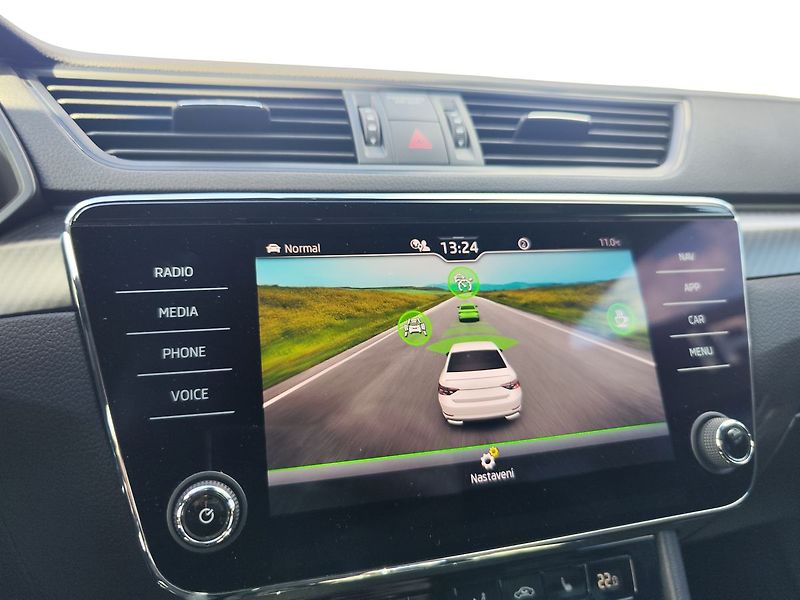 Škoda Superb 2.0 TDi/147kW Sportline DSG - fotka 22 z 34