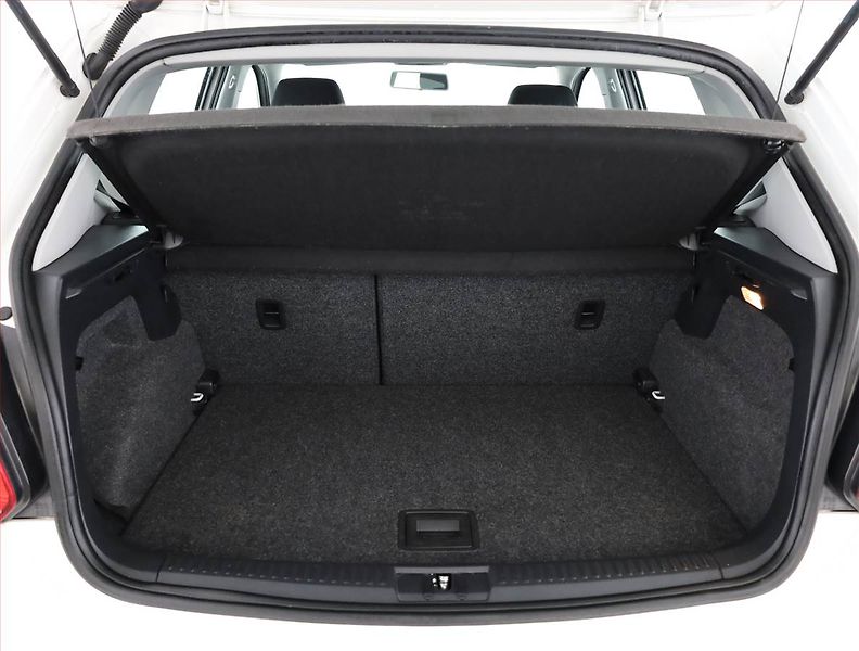 Volkswagen Polo (2012) 1.2 TDI, Park. senzory - fotka 13 z 13