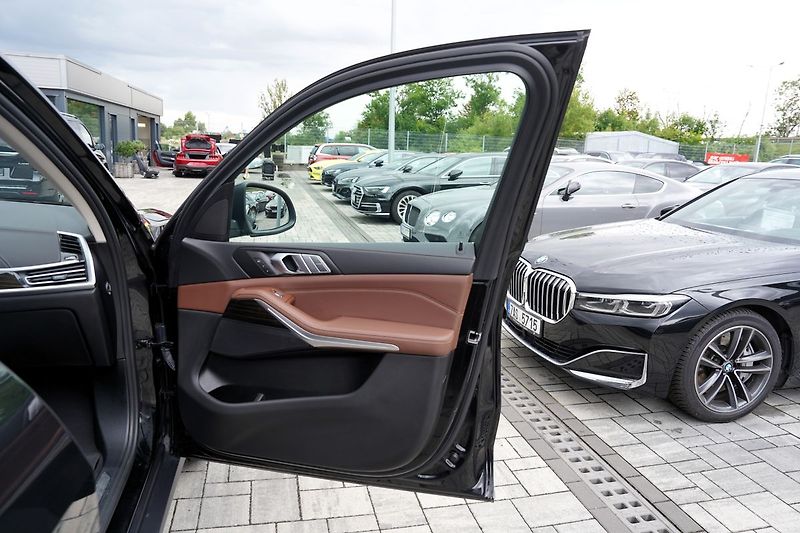 BMW X7 40i xDrive/panorama/7 míst - fotka 20 z 47