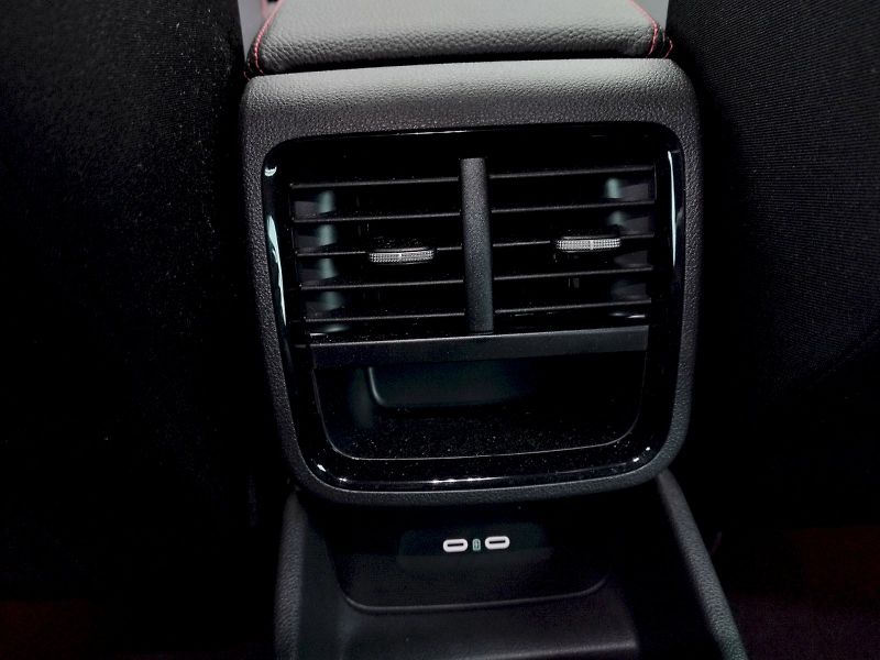 Škoda Octavia (2025) combi RS 2,0 Tsi 195 Kw DSG - fotka 34 z 44