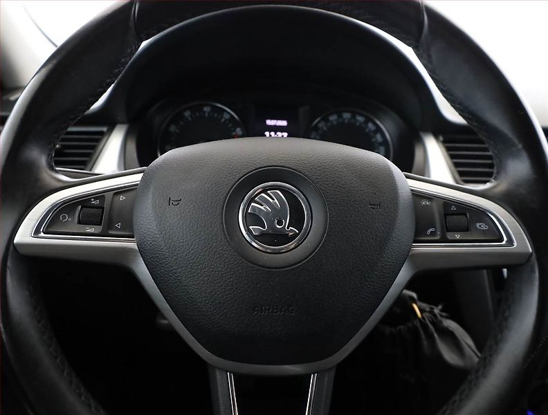 Škoda Rapid (2016) Spaceback 1.2 TSI, Serv.kniha - fotka 8 z 17
