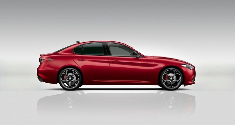 Alfa Romeo Giulia (2026) Veloce 2.2 JTDm 210k Q4 - fotka 2 z 6