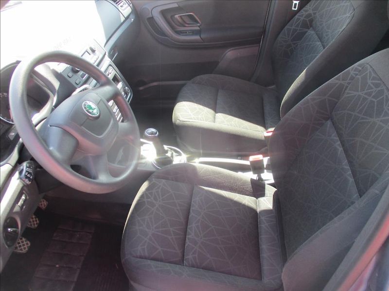 Škoda Fabia 1,2 TSI,aut.klima,56.000km - fotka 13 z 27