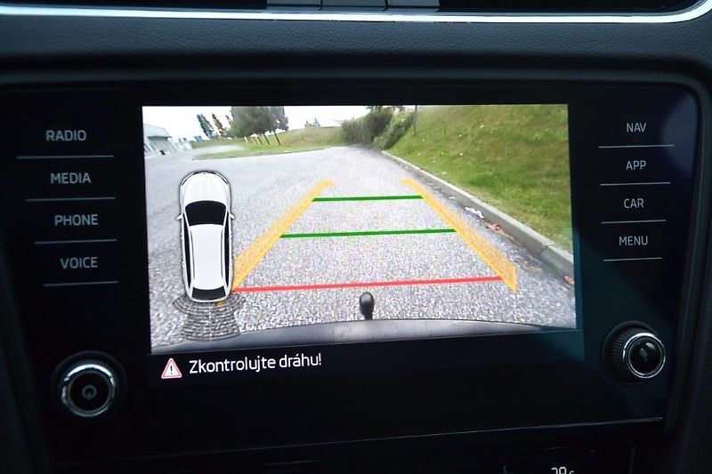 Škoda Octavia combi4x4 110 kW DSG Black line - fotka 12 z 42