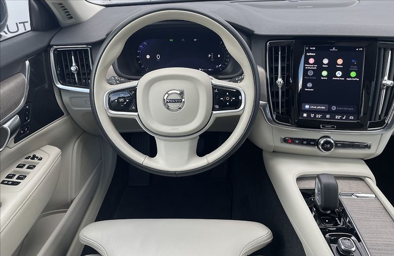 Volvo V90 2,0 i,145kW,MHEV core,STK 7/28 - fotka 14 z 28