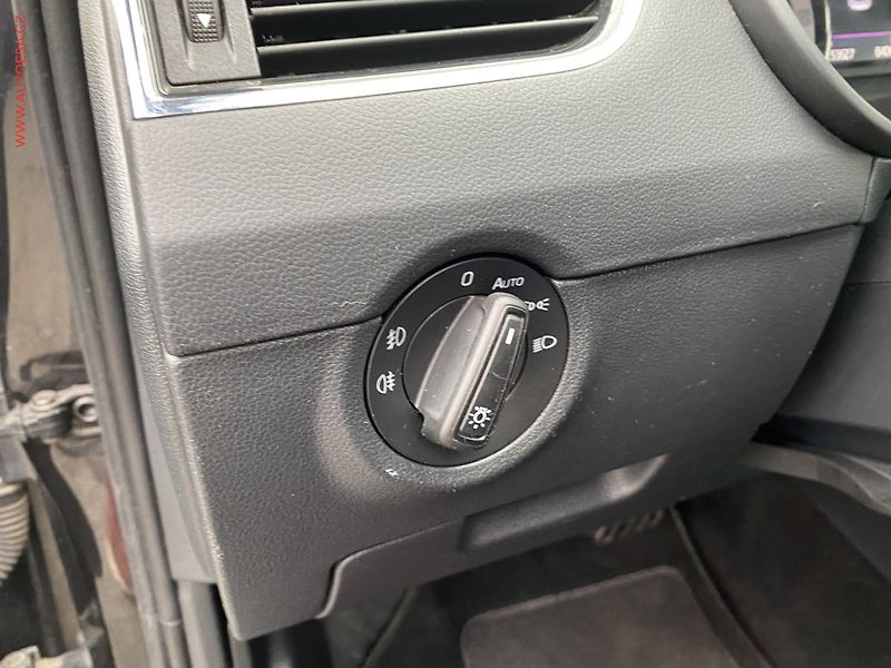 Škoda Octavia (2018) 1.6 TDi, Style, DSG, kůže - fotka 15 z 20