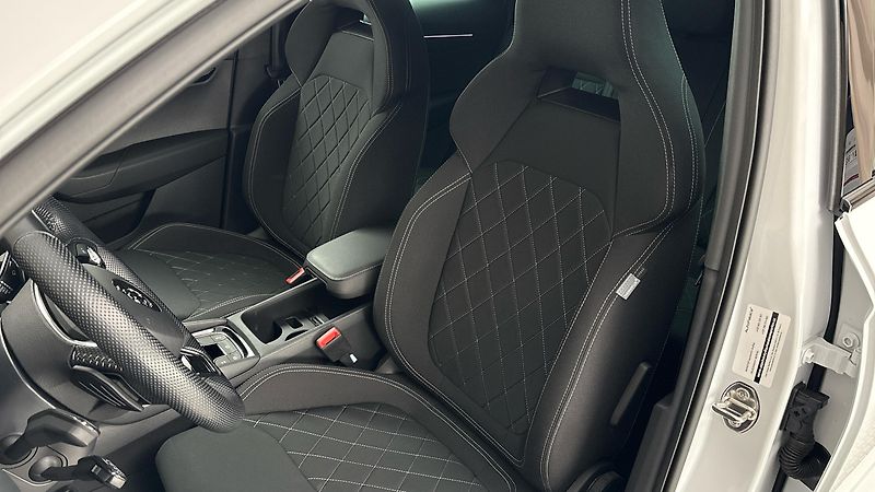 Škoda Karoq 1.5 TSI DSG Sportline - fotka 15 z 26