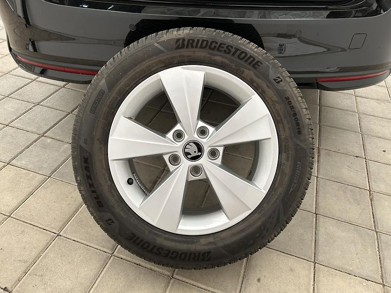 Škoda Octavia 2.0 TDI Top selection - fotka 25 z 26