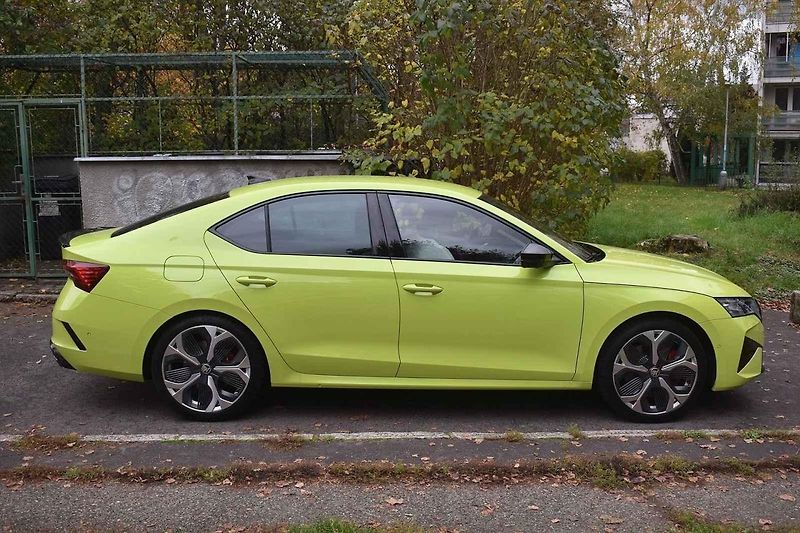 Auto si skvěle rozumí s táhlými zatáčkami