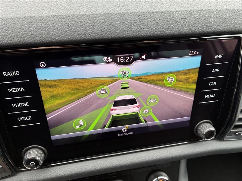 Škoda Kodiaq 2,0 TDI TAŽNÉ KEYLESS KAMERA - fotka 26 z 36