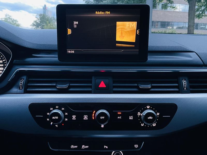 Audi A4 1.4TFSI MAN 1MAJITEL TAŽNÉ LED - fotka 38 z 44