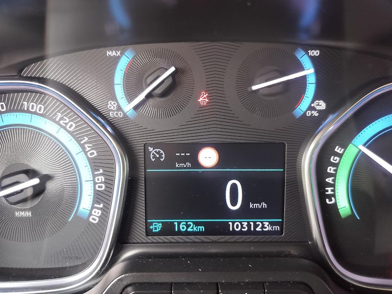 Opel Vivaro e, navigace, 9míst - fotka 14 z 27