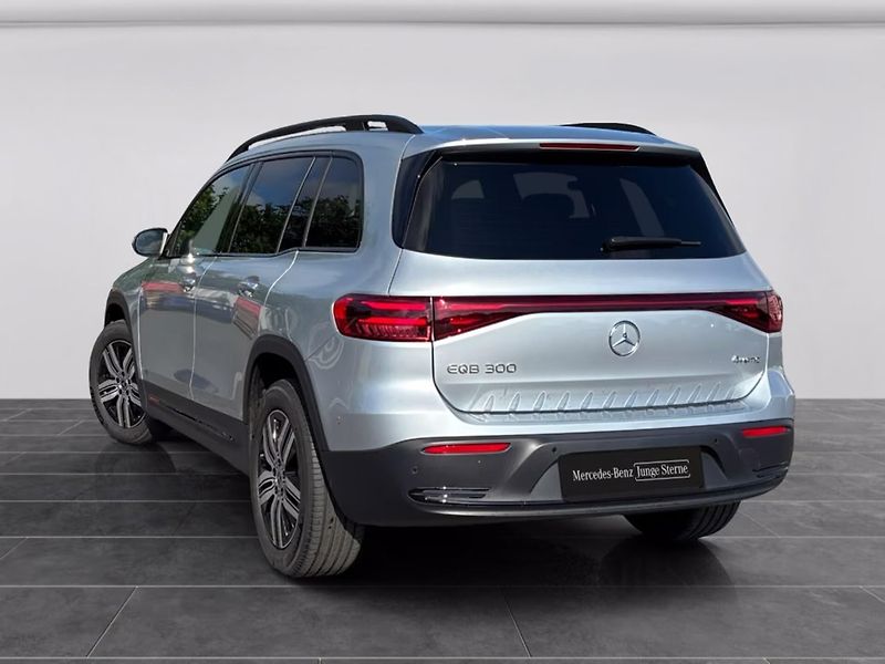 Mercedes-Benz EQB 300 4M 7míst Pano Distro Kam - fotka 4 z 15