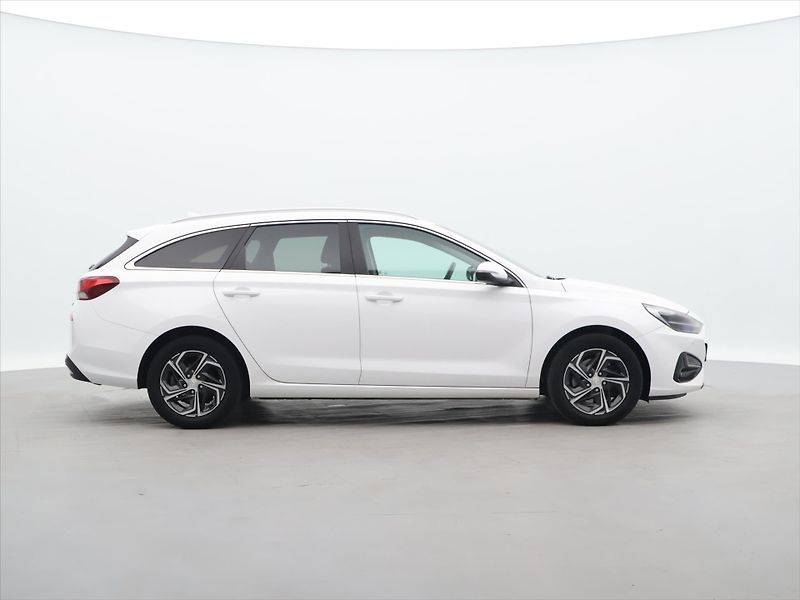 Hyundai i30 1,6 CRDI CZ 1.Maj. DPH - fotka 8 z 27
