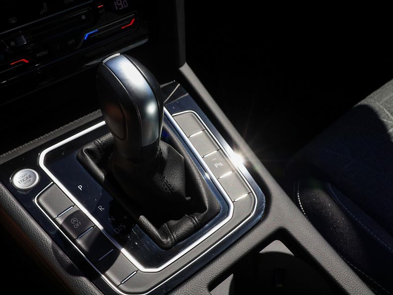 Volkswagen Passat 2,0 TDI DSG Matrix Virtual DPH - fotka 29 z 37