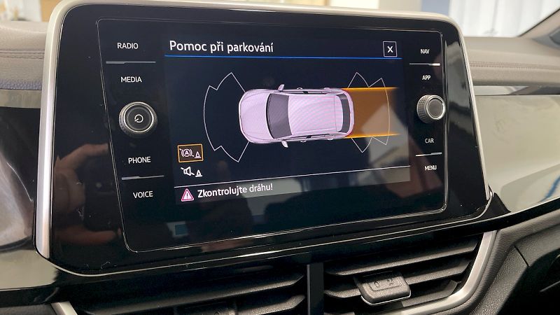 Volkswagen T-Roc (2024) R-Line 1.0 TSI 81kW - fotka 24 z 27