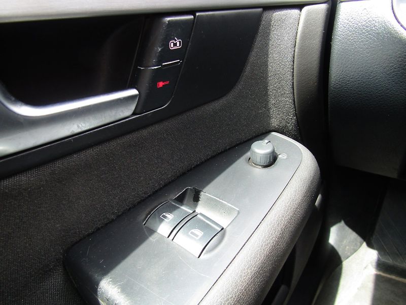 Audi A4 (2006) Avant 2.0 TDI 103kW AUTOMAT - fotka 27 z 33