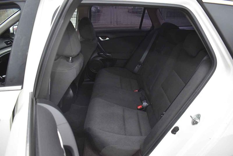 Tentokrát jsem otestoval dvanáctiletý kombík Honda Accord