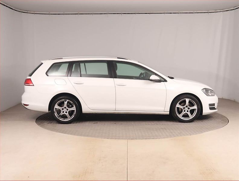 Volkswagen Golf (2014) Comfortline 1.6 TDI, Tempomat - fotka 6 z 15