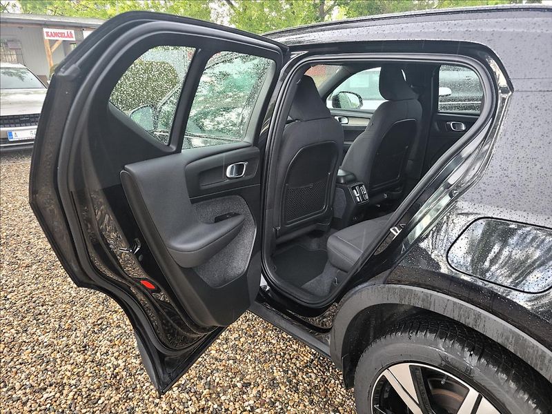 Volvo XC40 TWIN PLUS 408 PS,4X4,78KWh - fotka 13 z 50