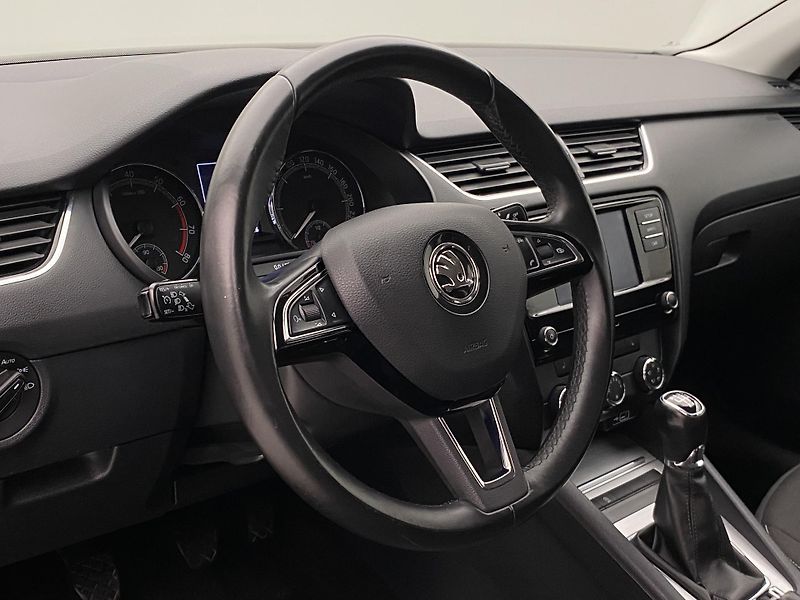 Škoda Octavia 1.4TSI AMBITION CZ REZERVACE - fotka 18 z 35