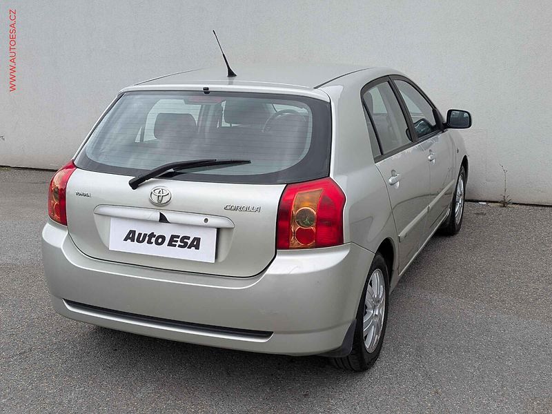 Toyota Corolla (2005) 1.4i - fotka 4 z 14