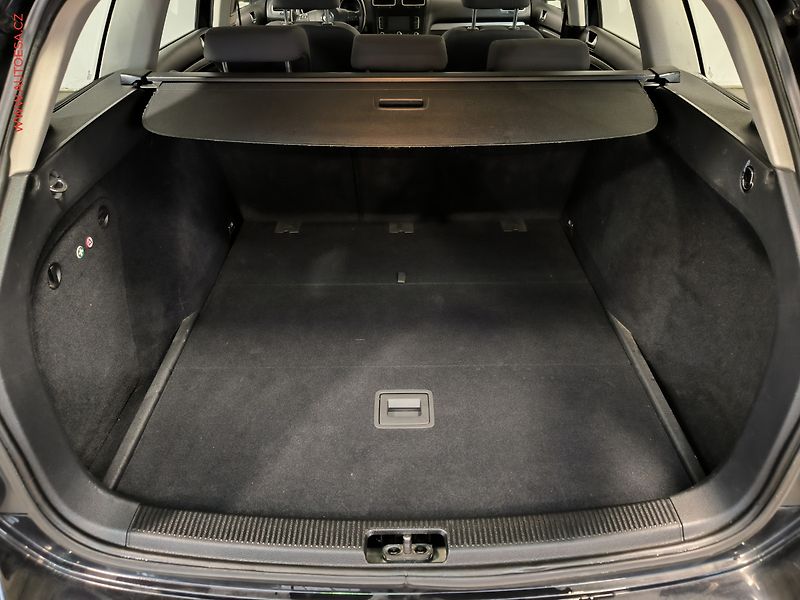 Volkswagen Golf (2011) 1.6 TDi, Trendline, navi - fotka 7 z 17