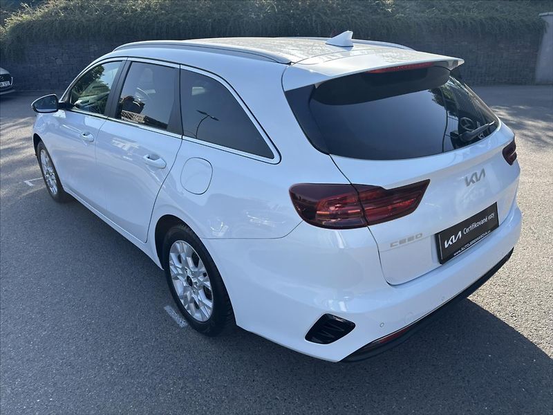 Kia Ceed 1,5 TGDi AT TOP ZÁRUKA ADAPTIV - fotka 3 z 45
