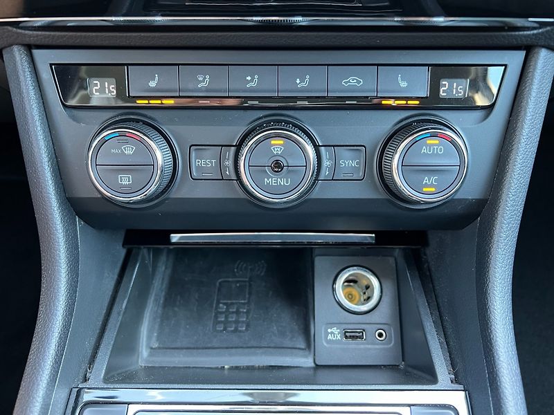 Škoda Superb (2015) 2.0TDi 110kW DSG! Style+! ČR! - fotka 16 z 40