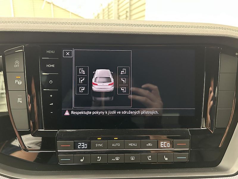 Volkswagen Touareg 3.0 TDi 4x4 R-Line - fotka 15 z 29