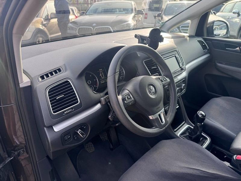 Volkswagen Sharan (2014) 2,0 TDI 130 KW ROZVODY 2. MAJ - fotka 15 z 45