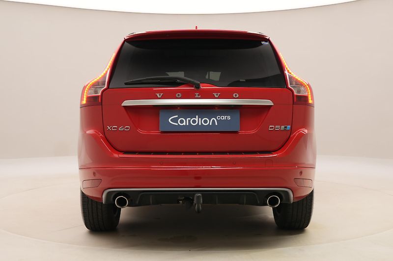 Volvo XC60 D5 AWD R-DESIGN AUT REZERVACE - fotka 11 z 52
