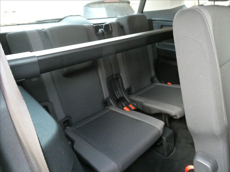 Volkswagen Touran 1,2 TSi 81kW 7.míst, NAVI - fotka 29 z 39