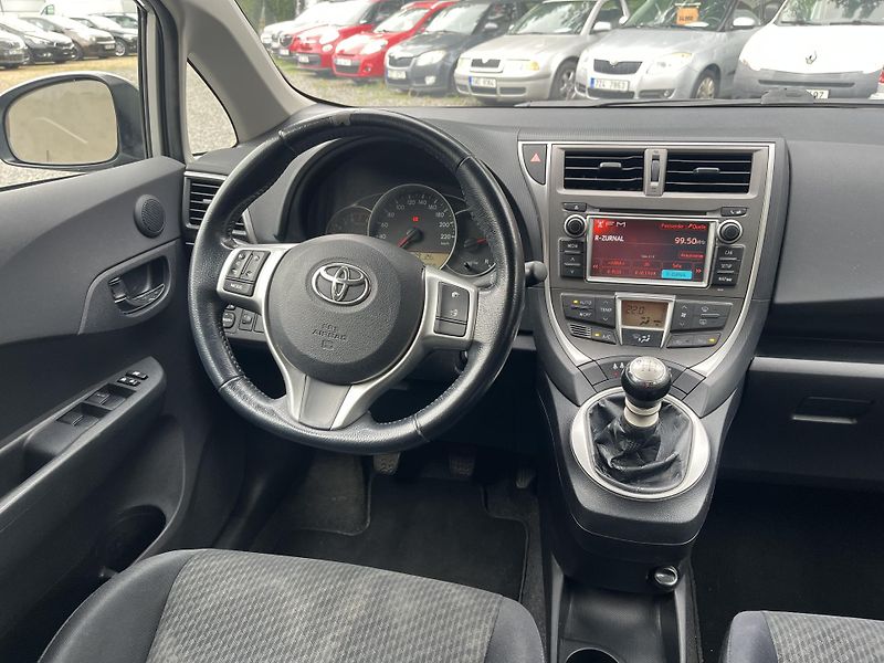 Toyota Verso (2012) 1,3 VVTi 73 Kw - fotka 11 z 18