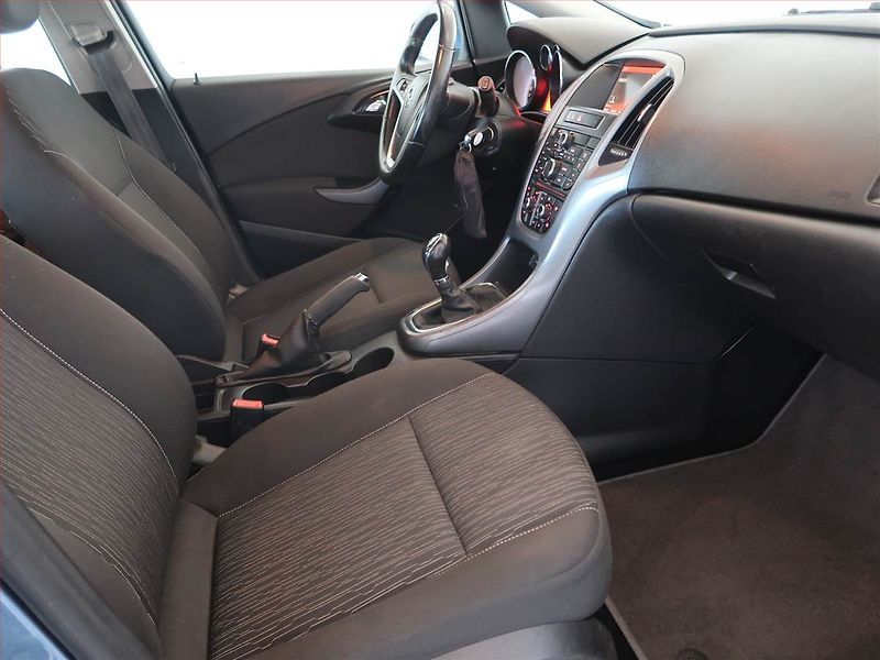 Opel Astra (2015) 1.6 CDTI, Tempomat - fotka 9 z 14